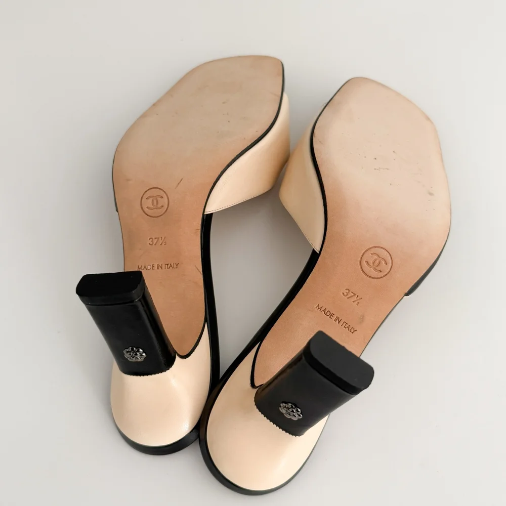 Chanel Vintage Black & Cream Camellia Sandal Heels (US 7 / IT 37.5